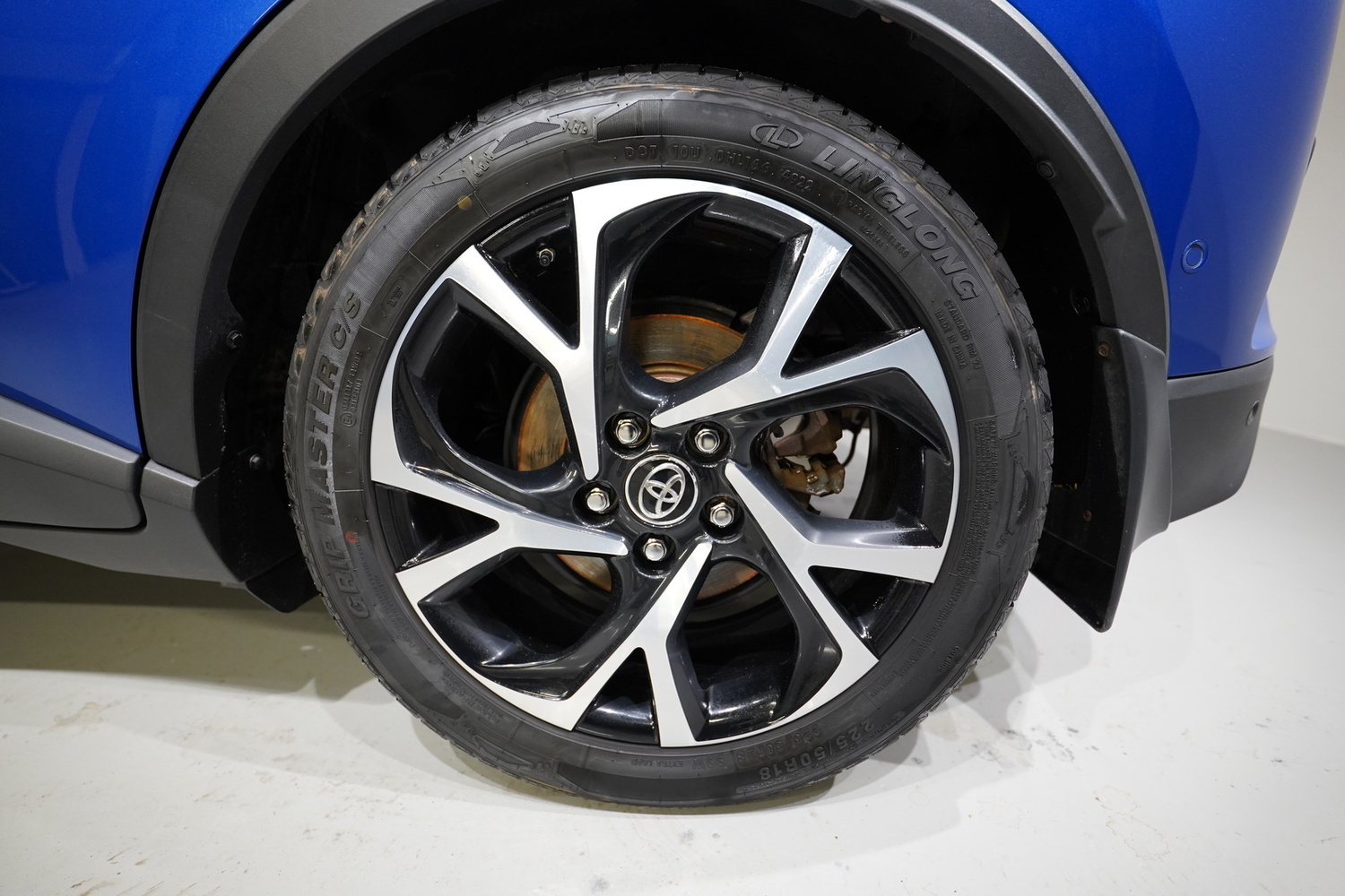 Toyota C-HR vaihtoauto