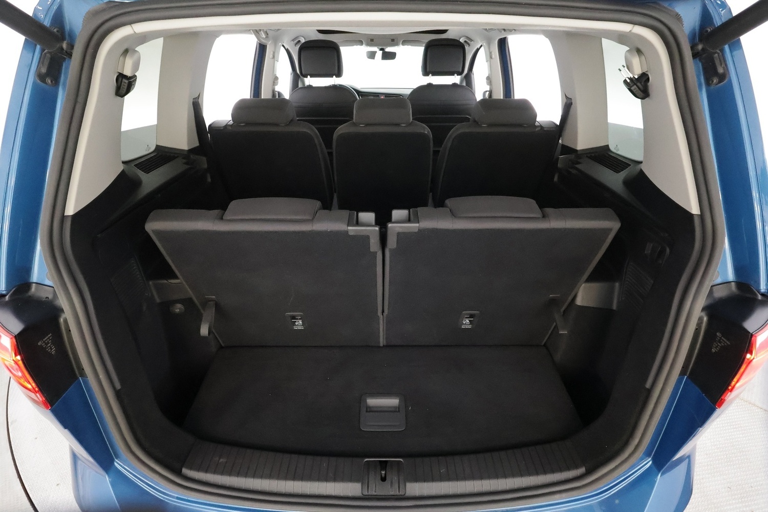 Volkswagen Touran vaihtoauto