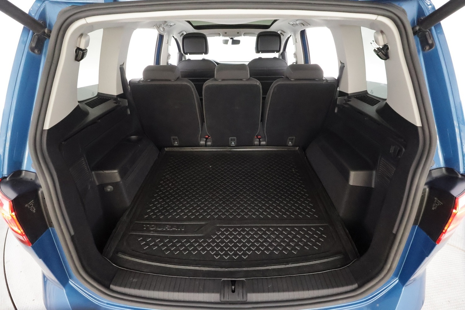 Volkswagen Touran vaihtoauto