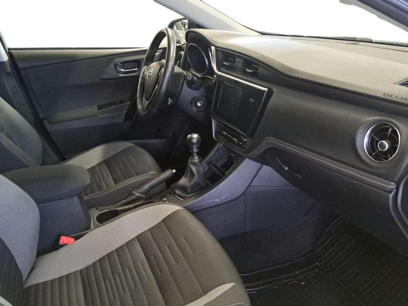 Toyota Auris vaihtoauto