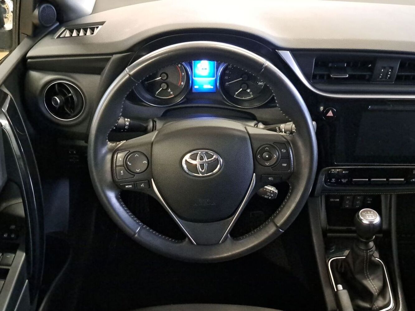 Toyota Auris vaihtoauto