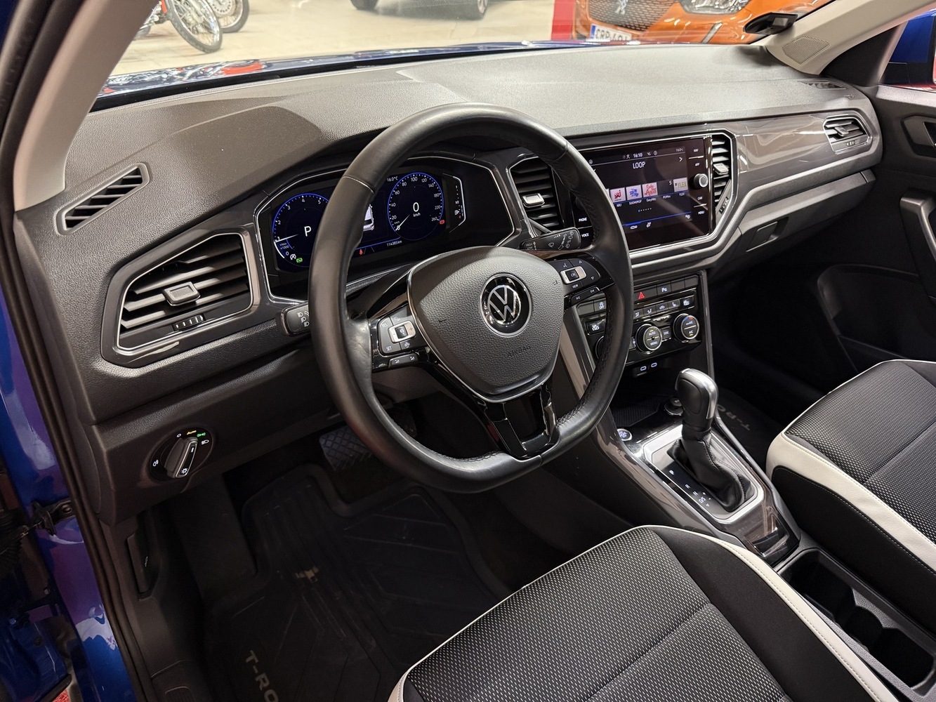 Volkswagen T-Roc vaihtoauto