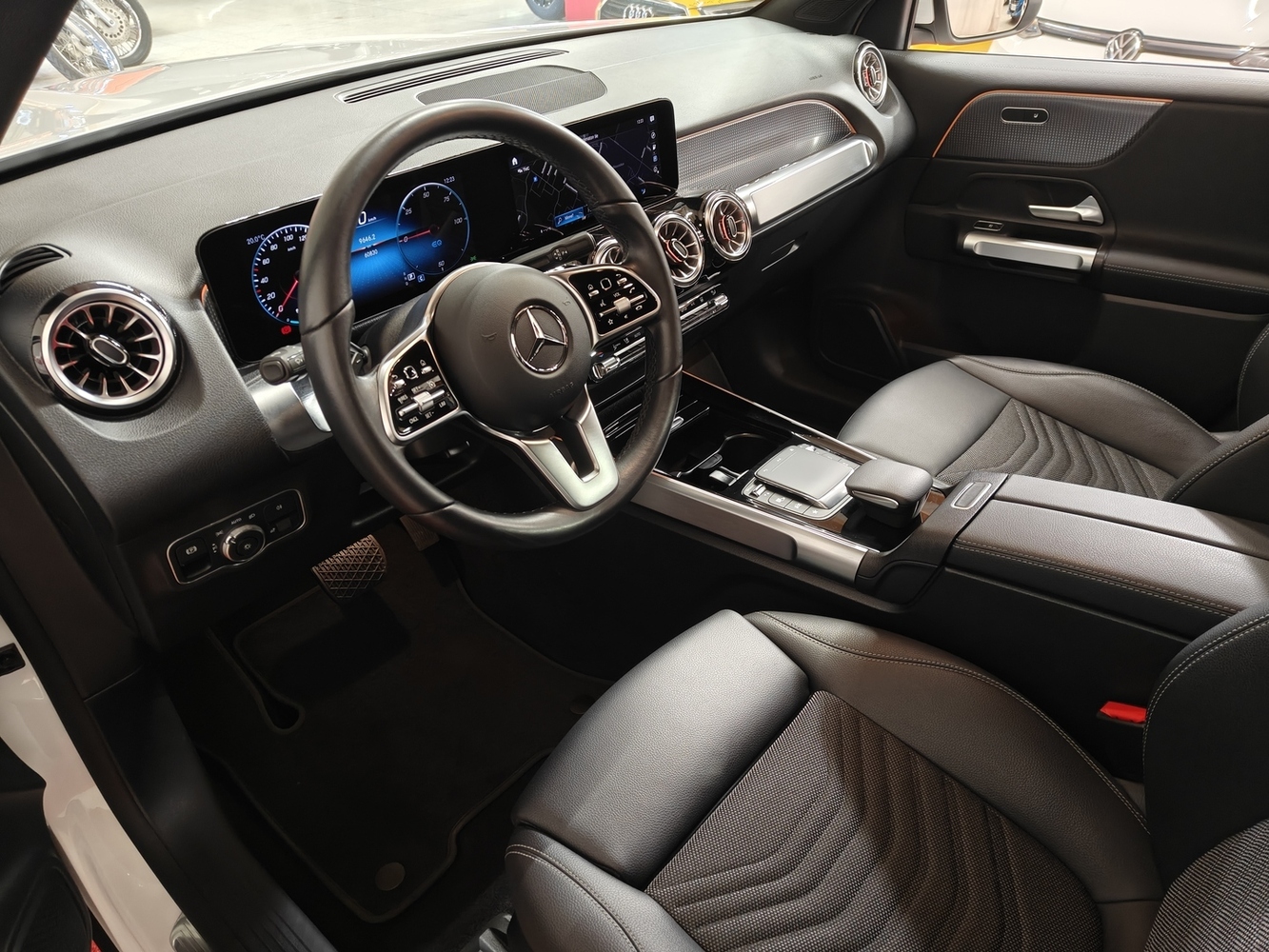 Mercedes-Benz EQB vaihtoauto