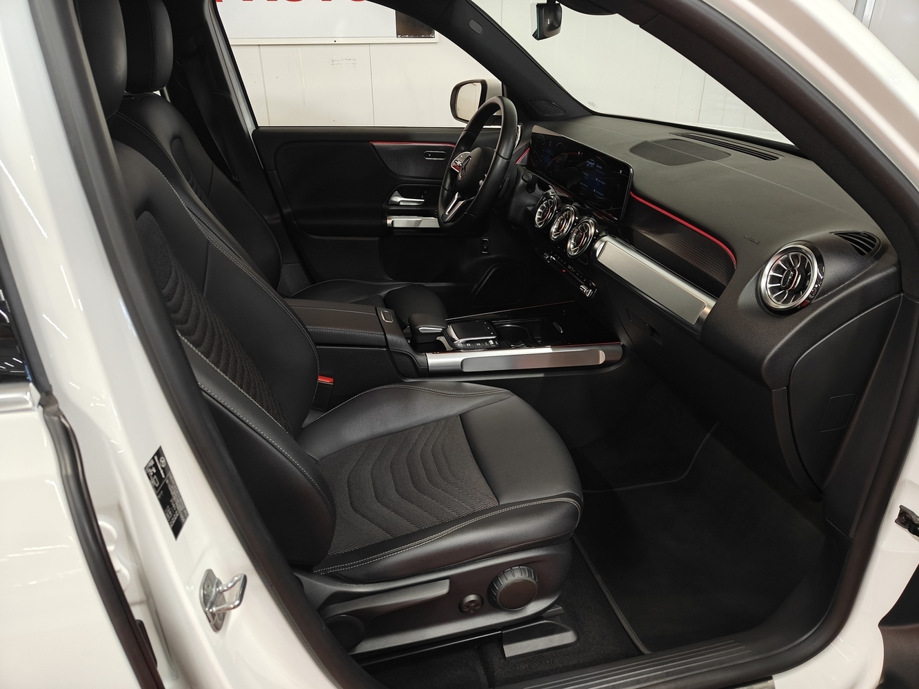 Mercedes-Benz EQB vaihtoauto