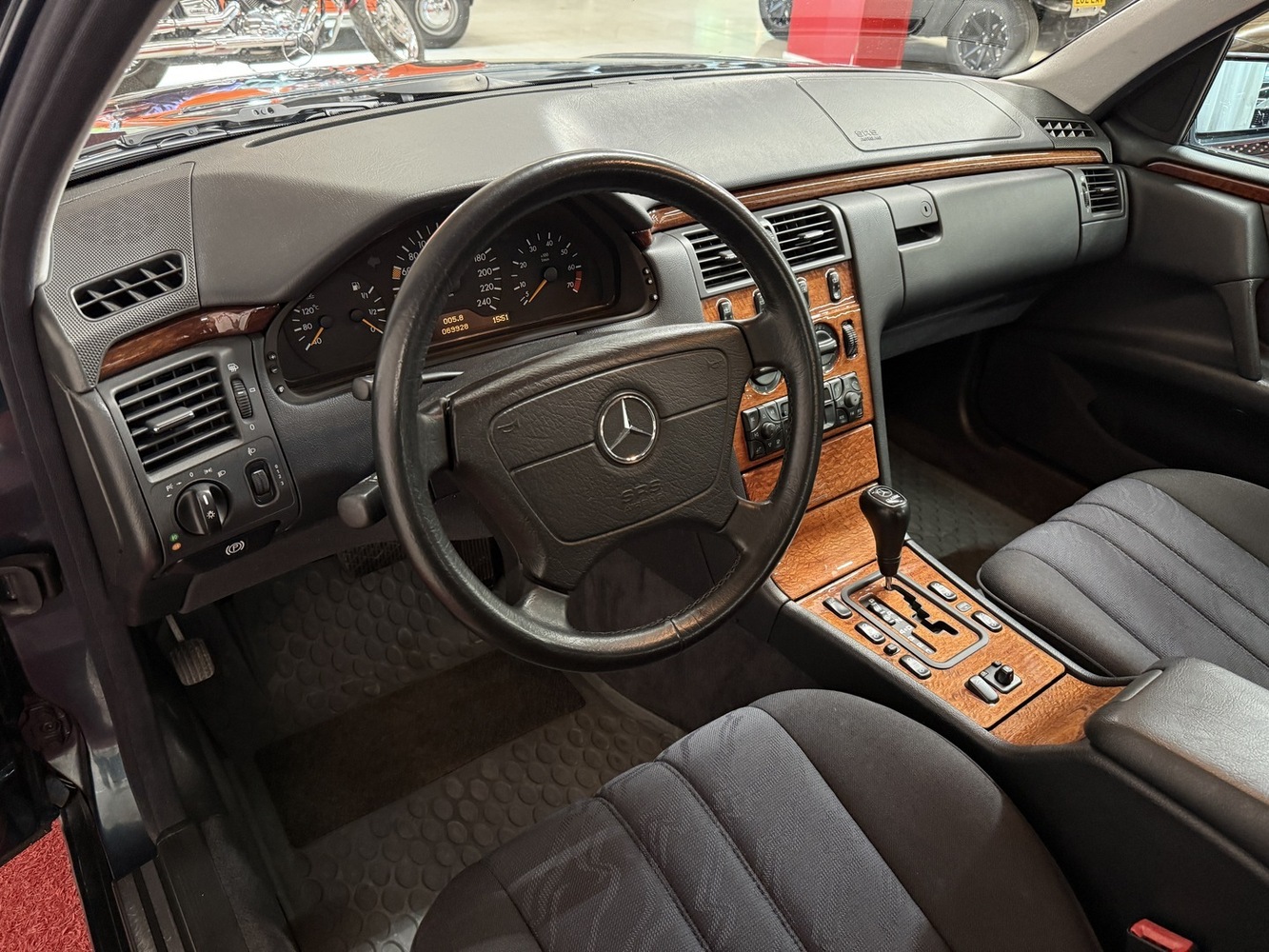 Mercedes-Benz E vaihtoauto