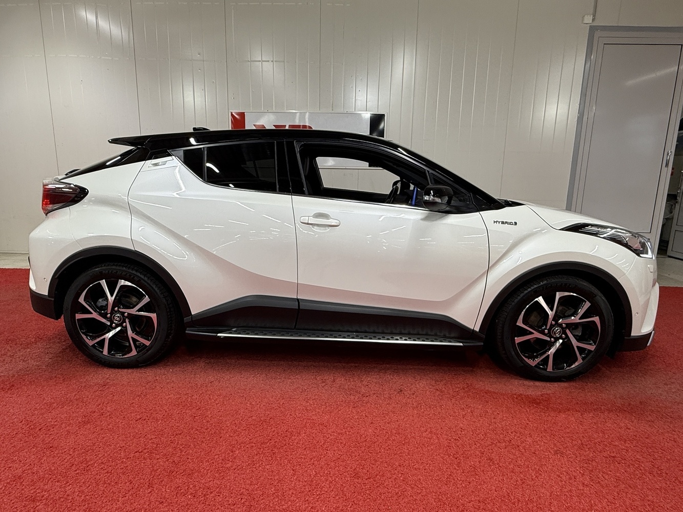 Toyota C-HR vaihtoauto