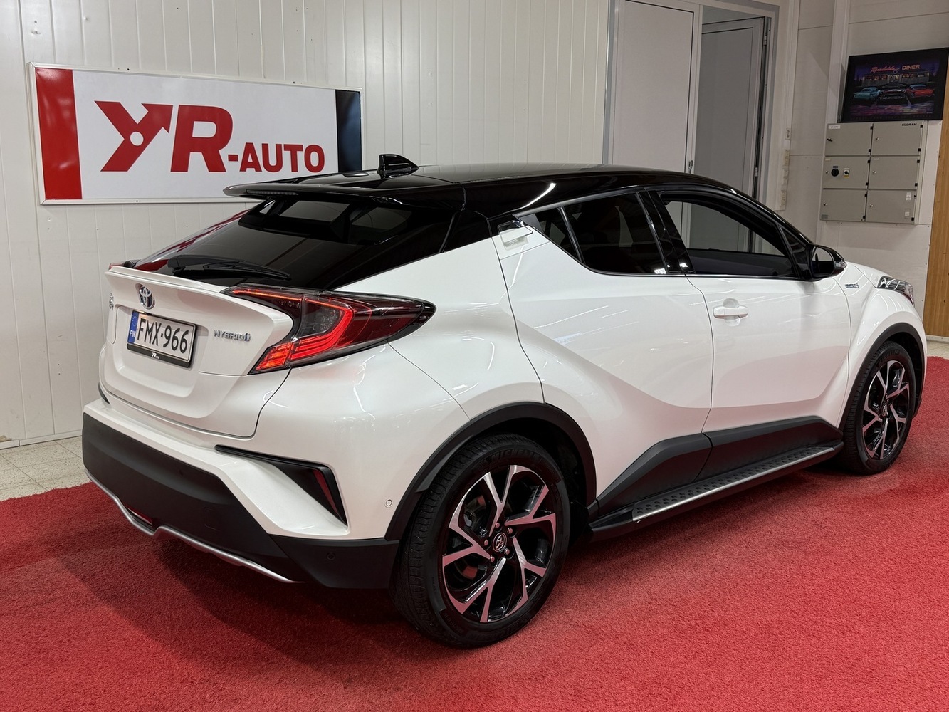 Toyota C-HR vaihtoauto