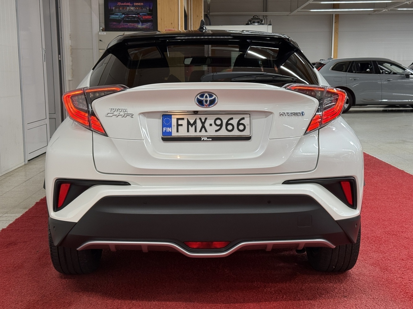 Toyota C-HR vaihtoauto