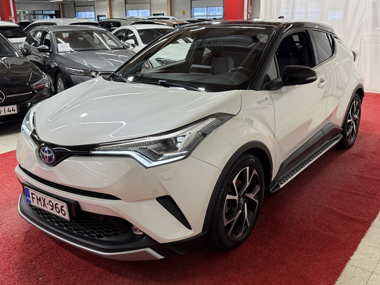 Toyota C-HR vaihtoauto