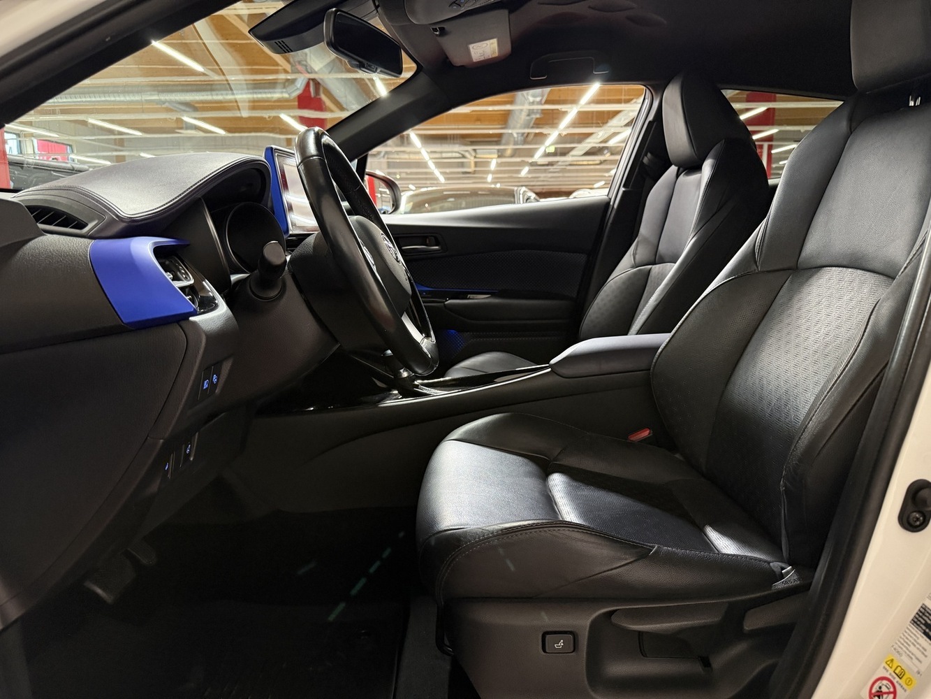 Toyota C-HR vaihtoauto