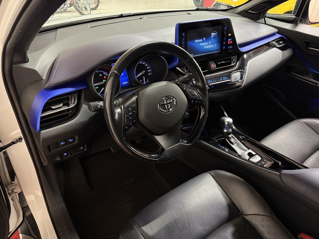 Toyota C-HR vaihtoauto
