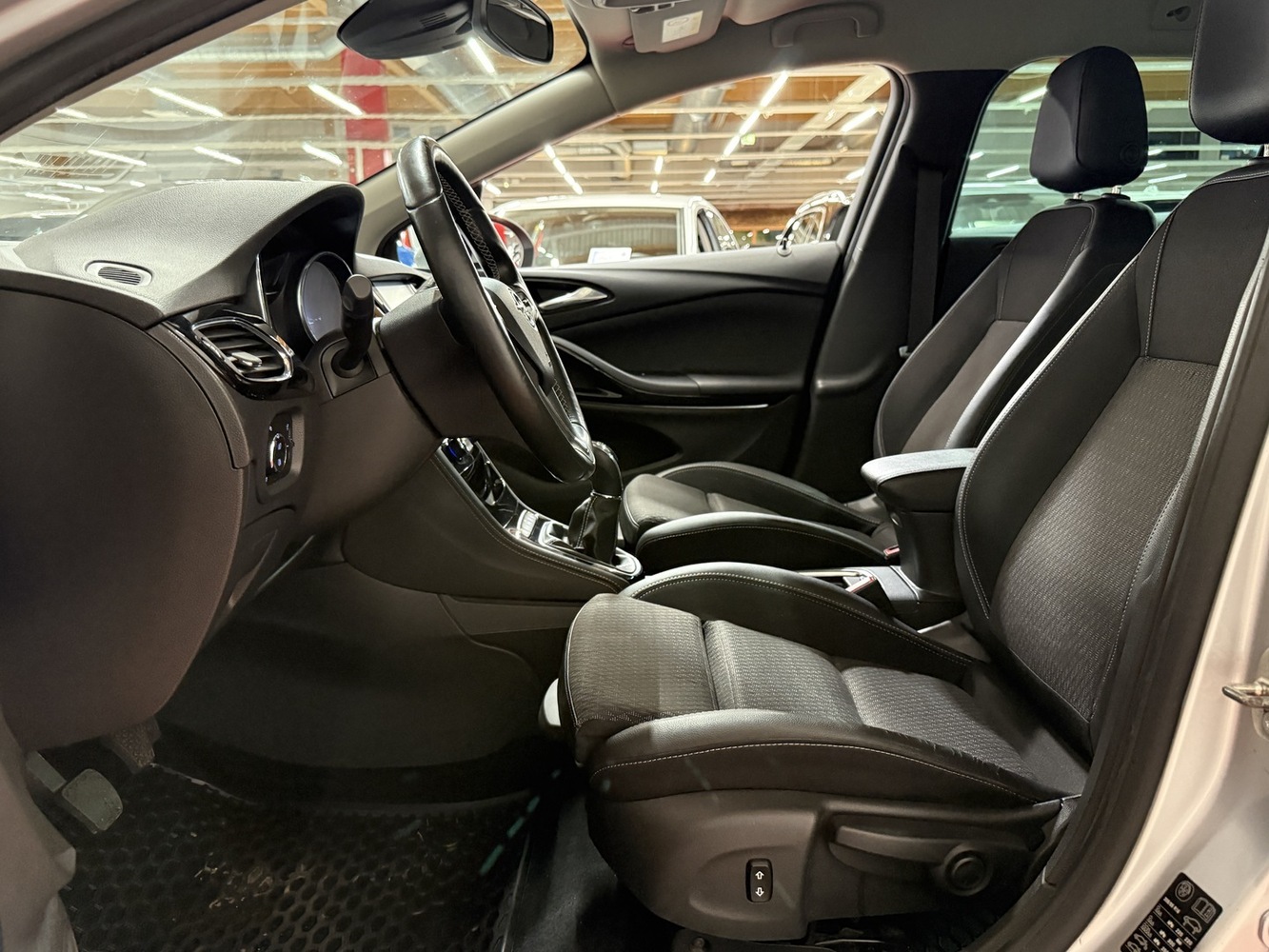 Opel Astra vaihtoauto