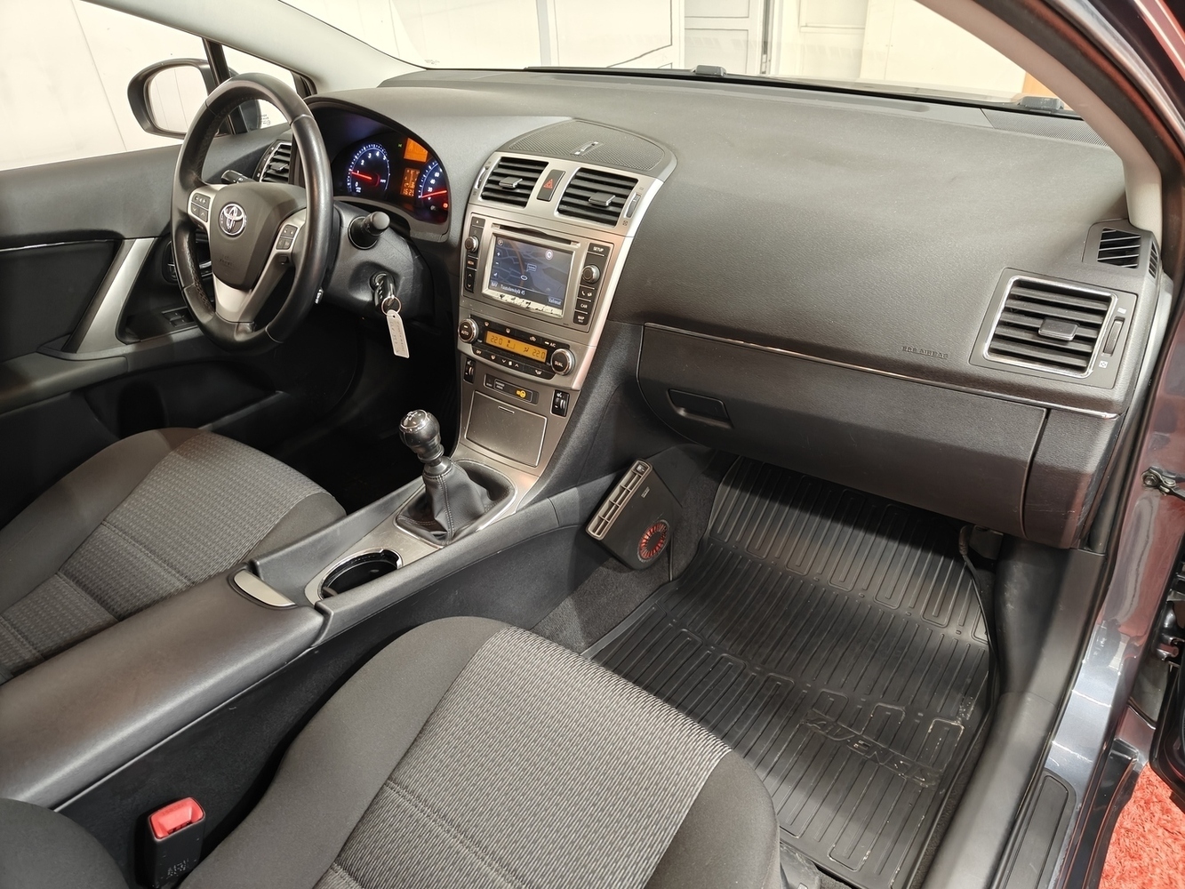 Toyota Avensis vaihtoauto