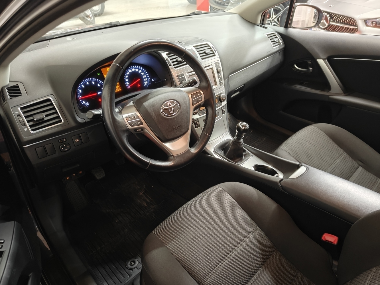 Toyota Avensis vaihtoauto
