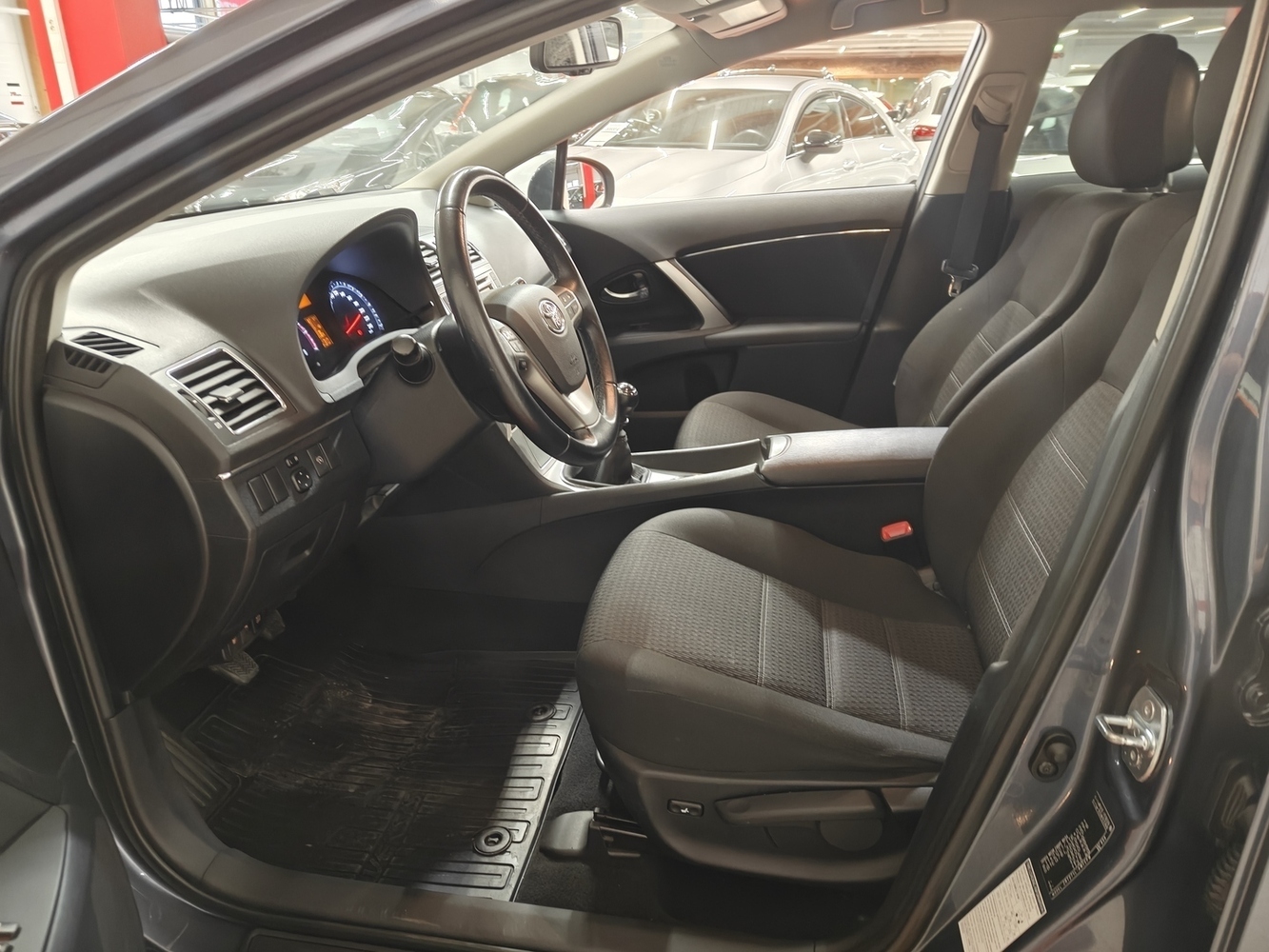 Toyota Avensis vaihtoauto