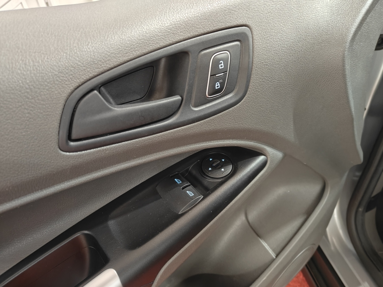 Ford Transit Connect vaihtoauto