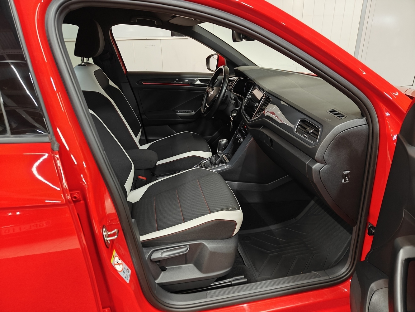 Volkswagen T-Roc vaihtoauto