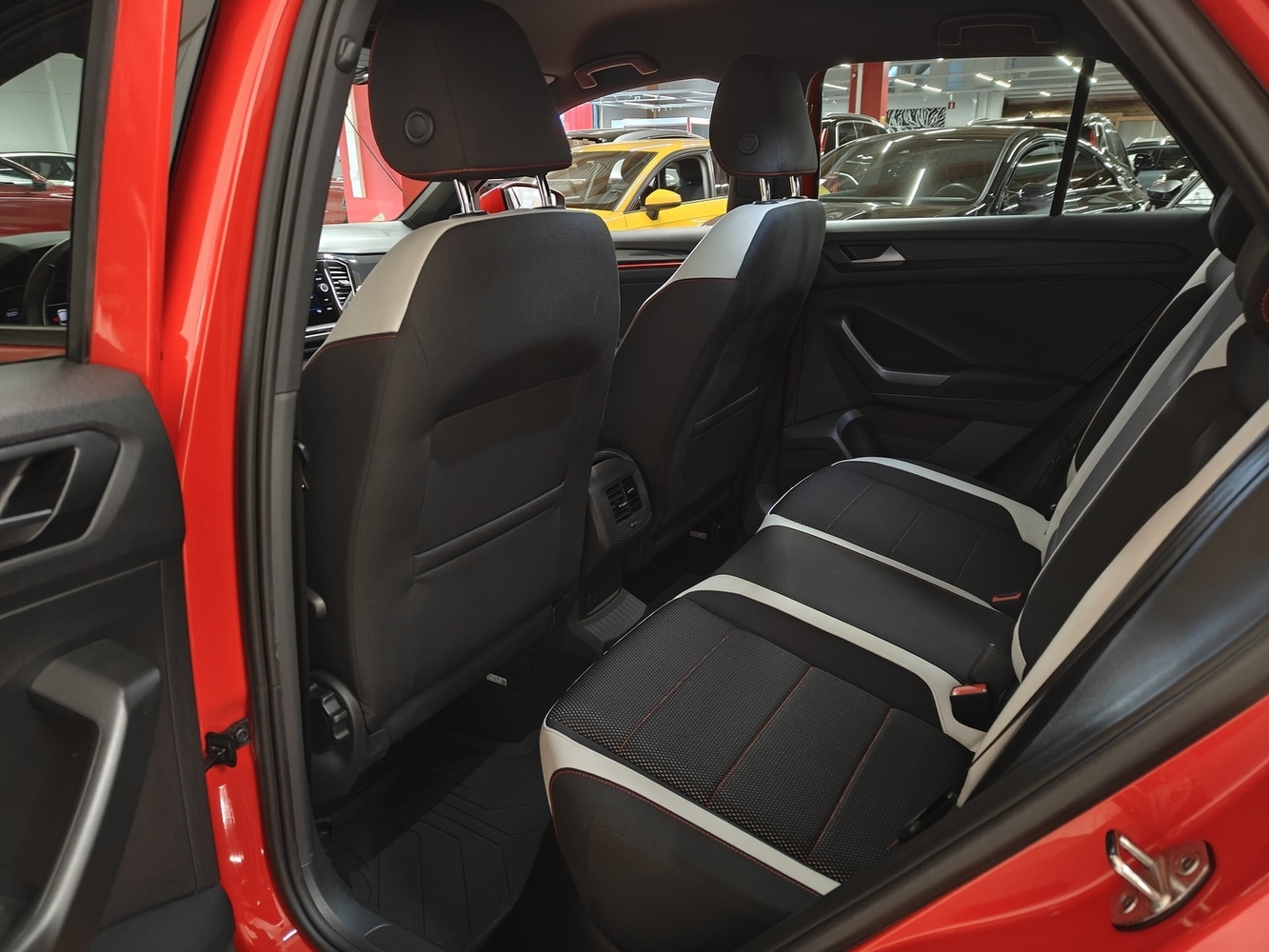 Volkswagen T-Roc vaihtoauto