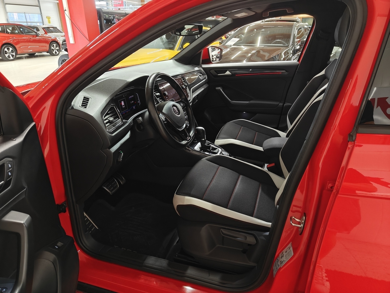 Volkswagen T-Roc vaihtoauto