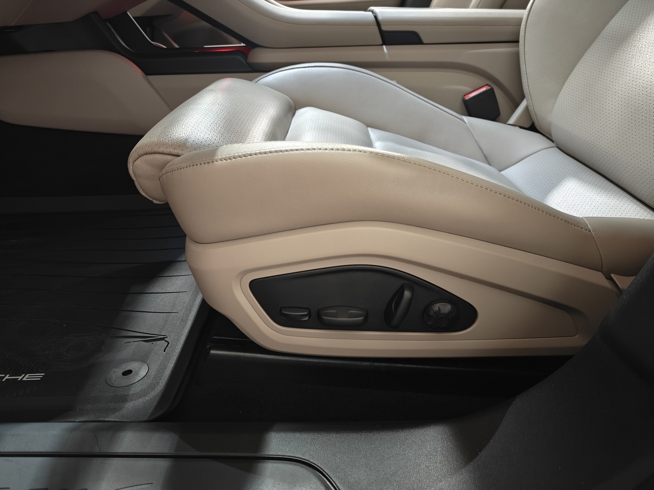 Porsche Taycan vaihtoauto