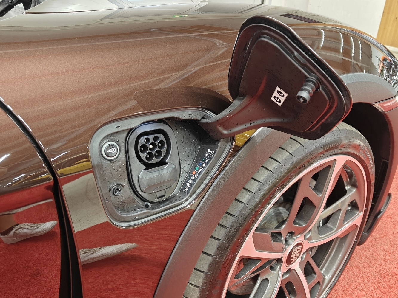 Porsche Taycan vaihtoauto