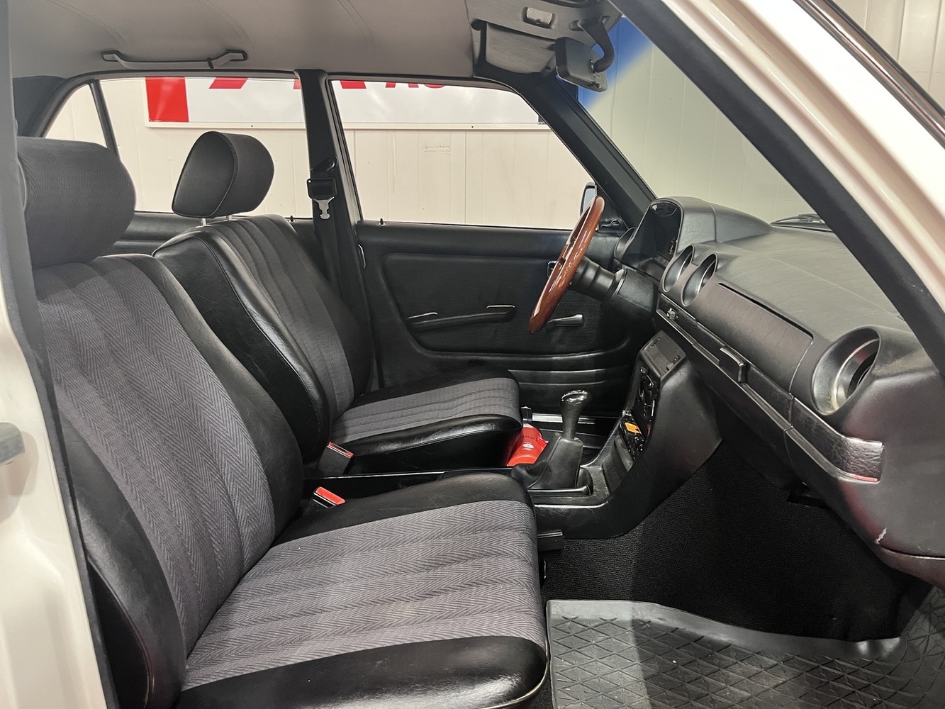 Mercedes-Benz 230 vaihtoauto