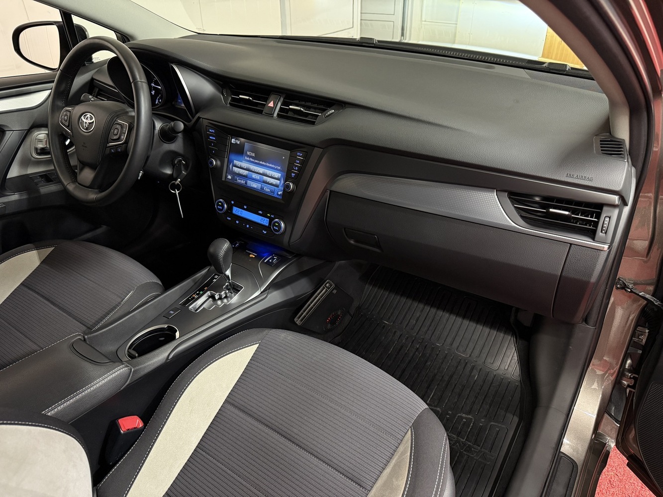 Toyota Avensis vaihtoauto
