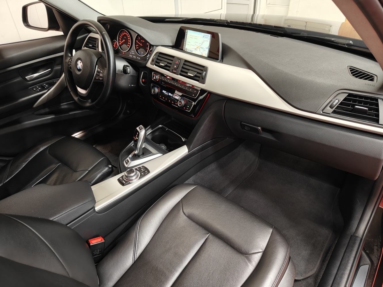 BMW 330 vaihtoauto