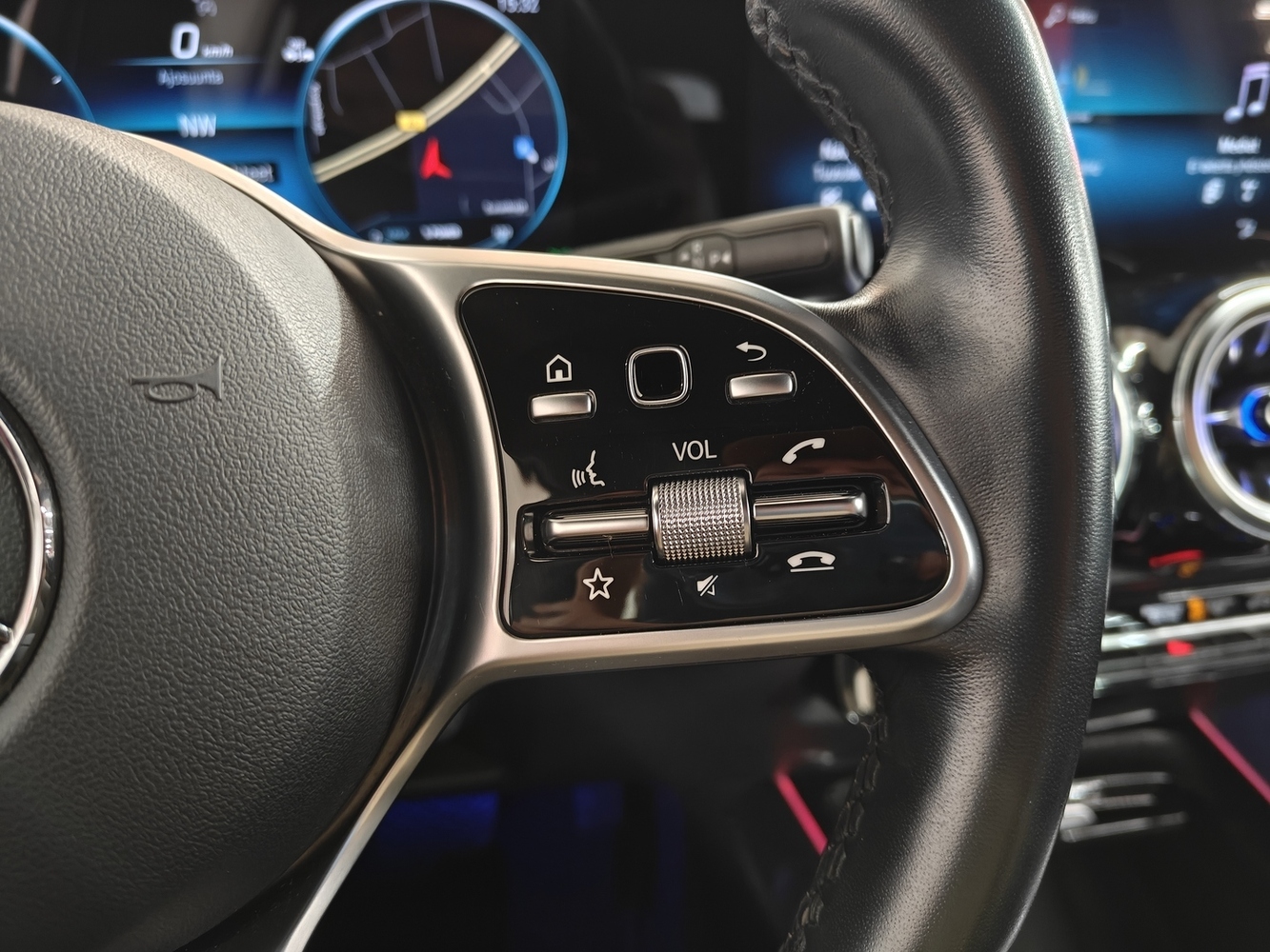Mercedes-Benz EQB vaihtoauto