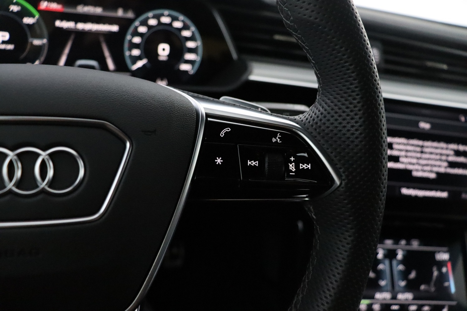 Audi Q8 e-tron vaihtoauto