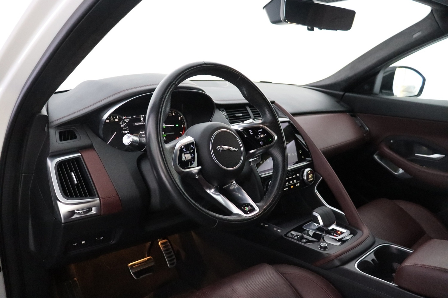 Jaguar E-PACE vaihtoauto