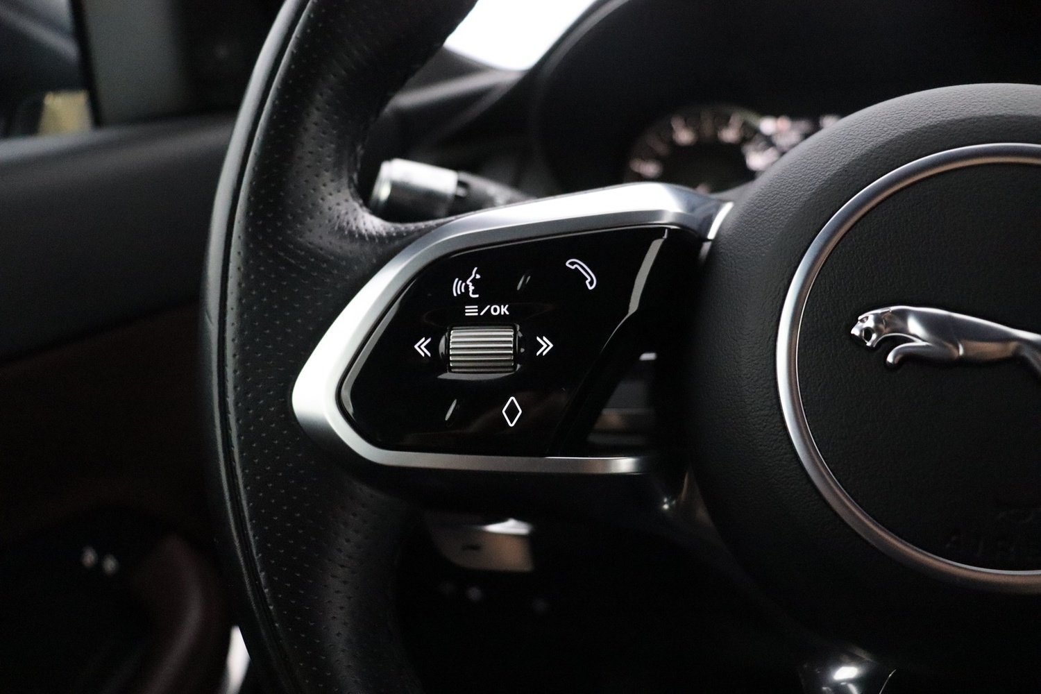 Jaguar E-PACE vaihtoauto
