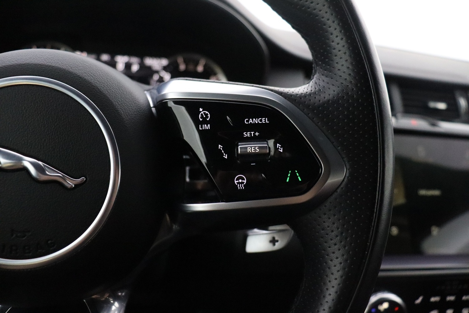 Jaguar E-PACE vaihtoauto