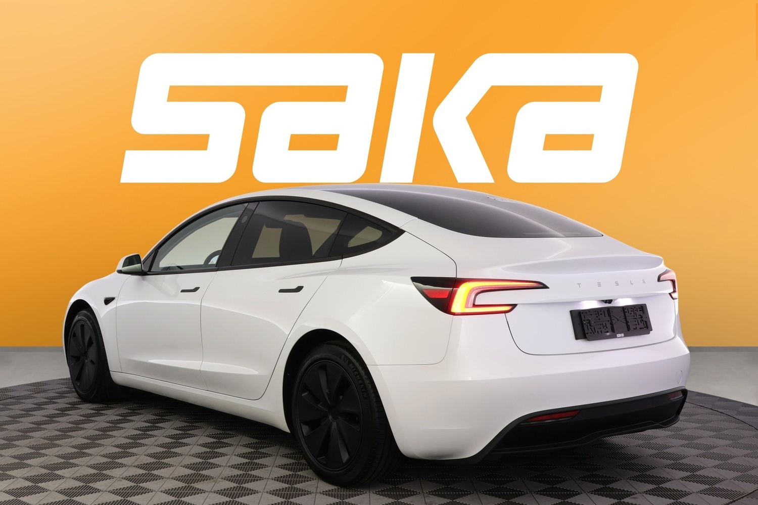 Tesla Model 3 vaihtoauto