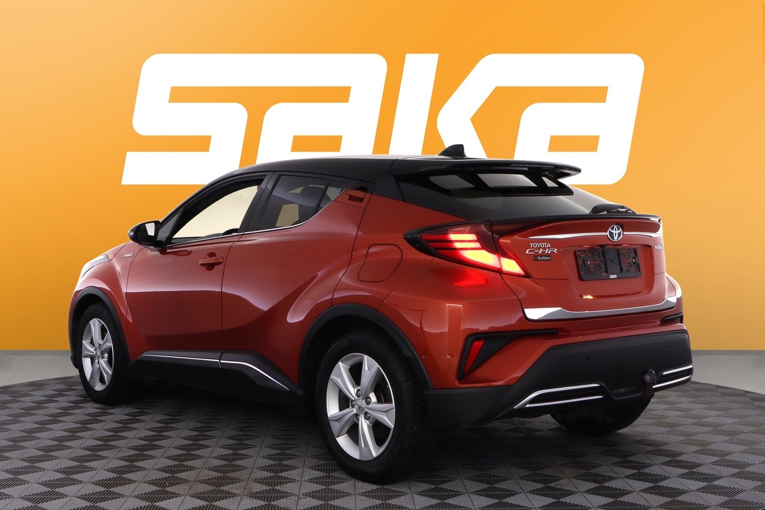 Toyota C-HR vaihtoauto