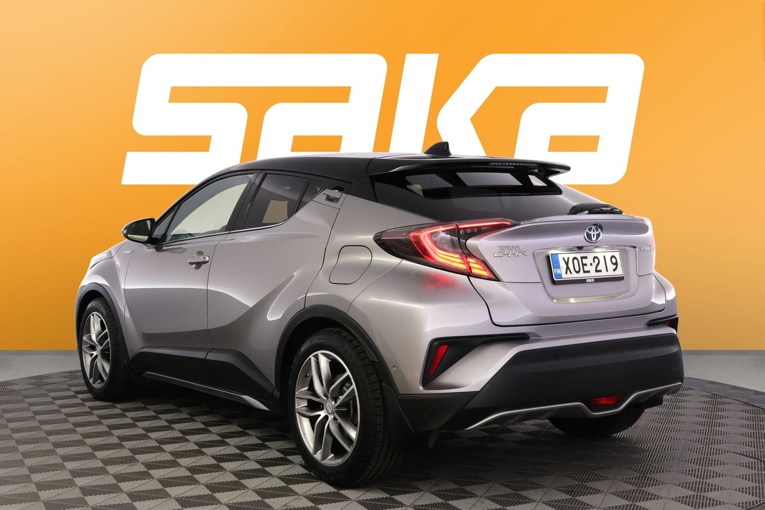 Toyota C-HR vaihtoauto