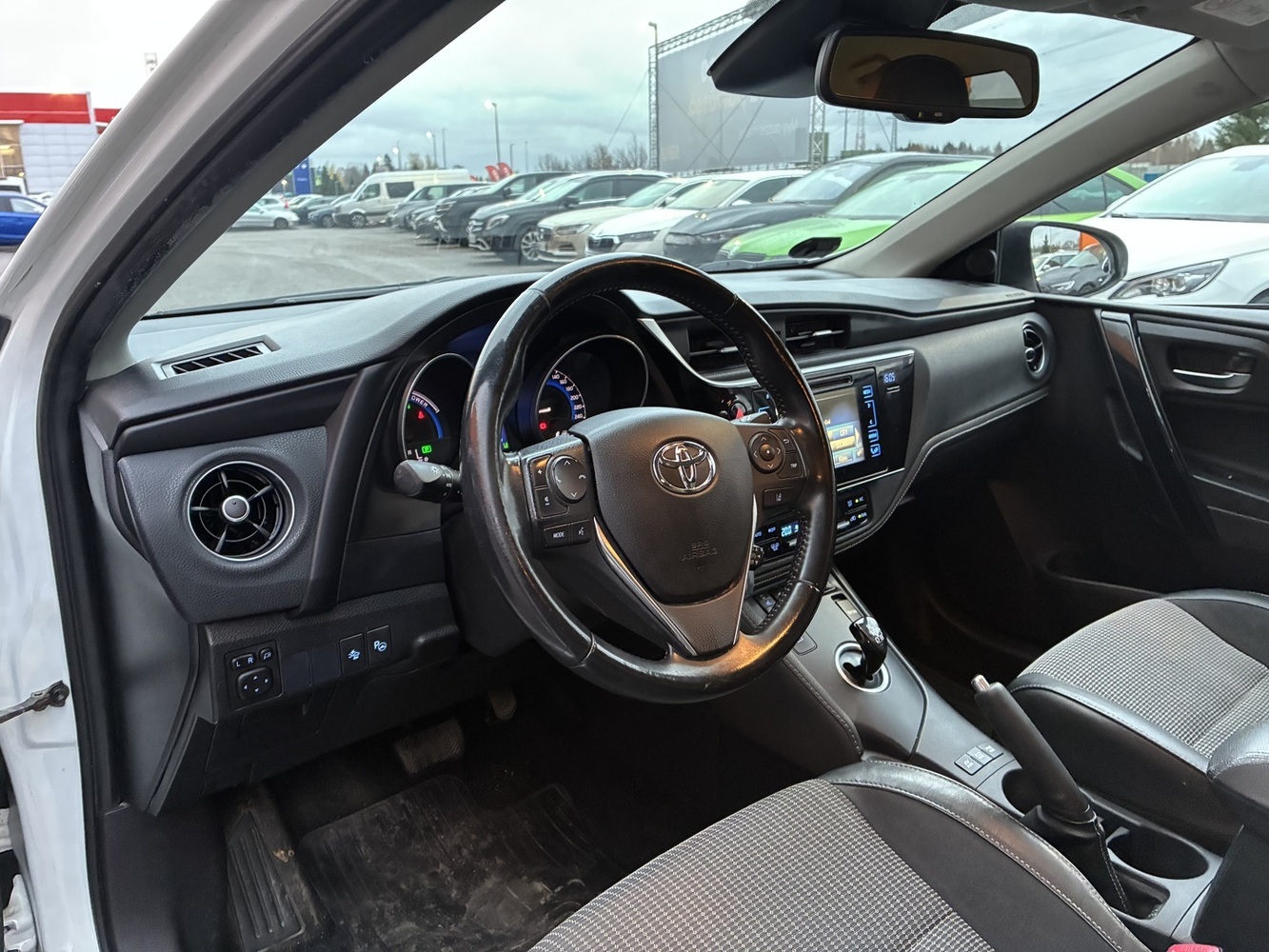 Toyota Auris vaihtoauto