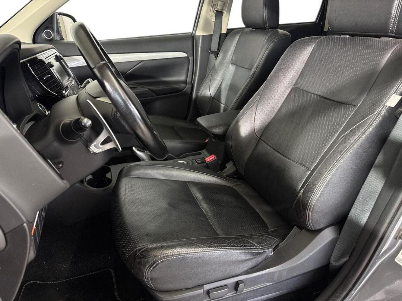 Mitsubishi Outlander PHEV vaihtoauto