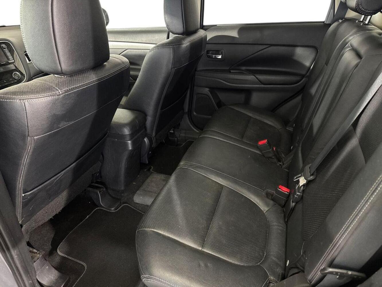 Mitsubishi Outlander PHEV vaihtoauto