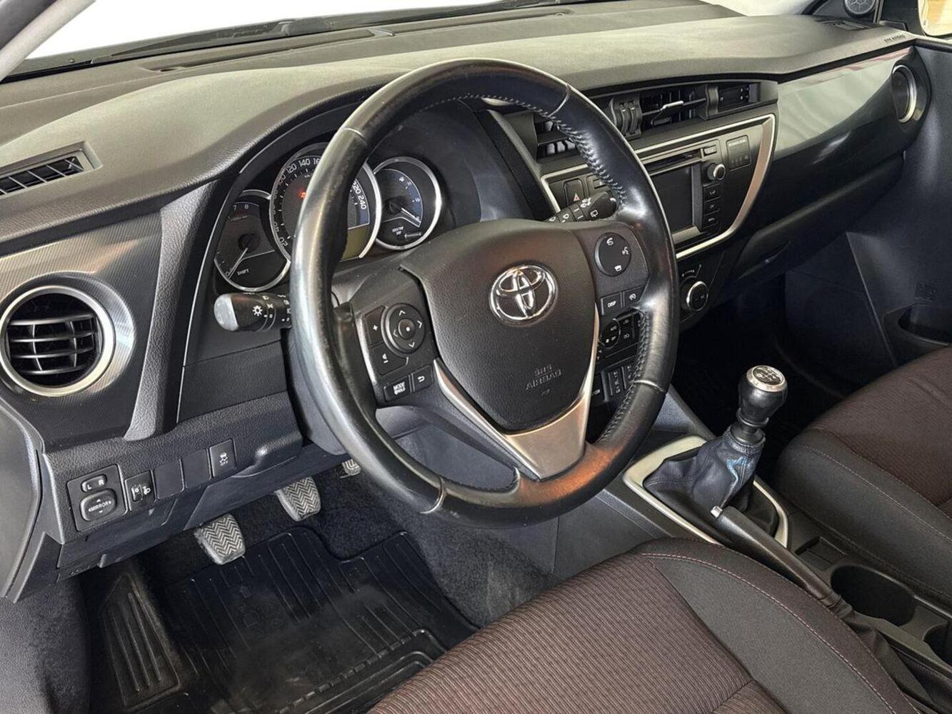 Toyota Auris vaihtoauto
