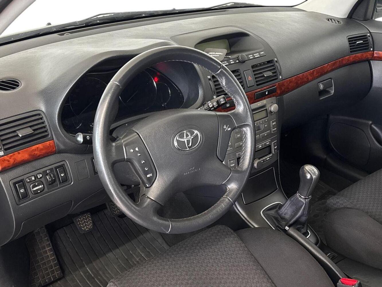 Toyota Avensis vaihtoauto