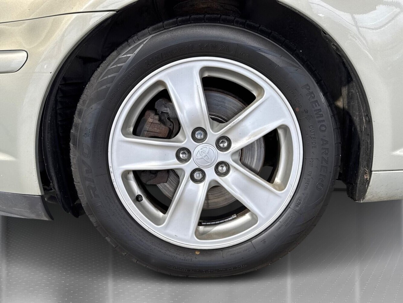 Toyota Avensis vaihtoauto