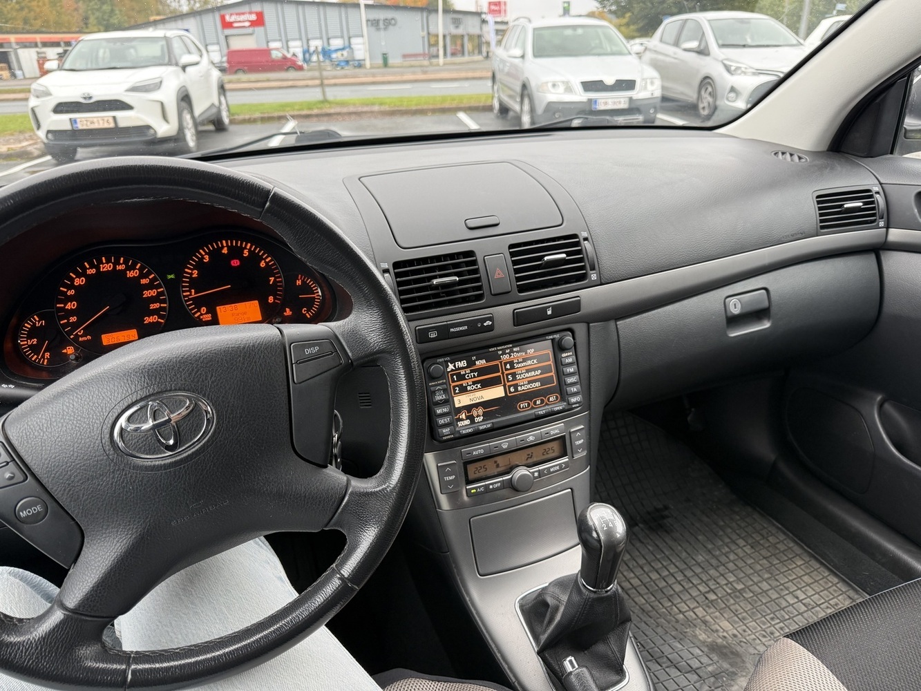 Toyota Avensis vaihtoauto