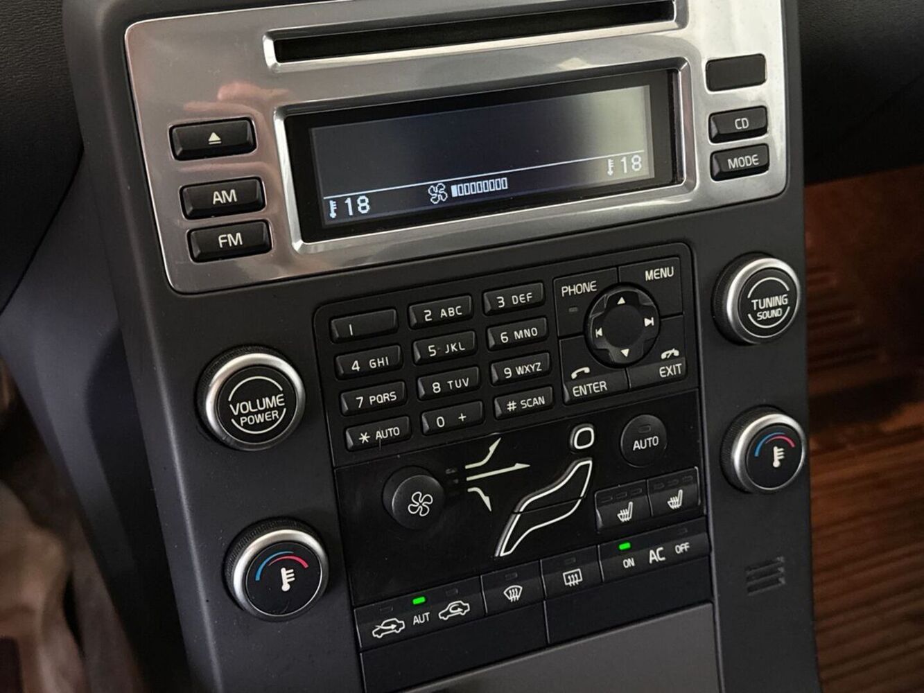 Volvo V70 vaihtoauto