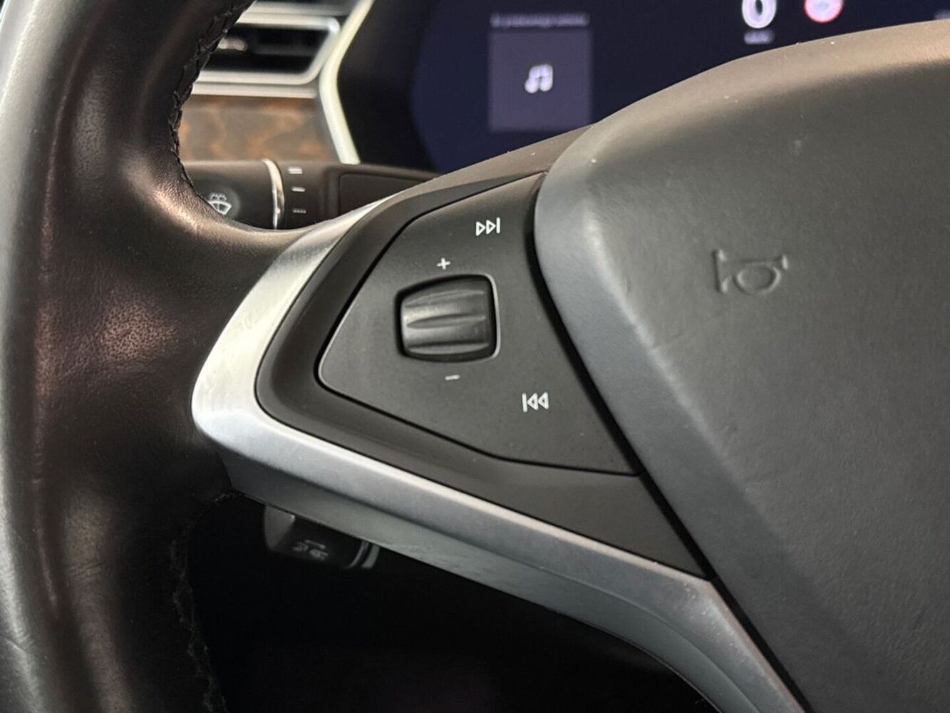 Tesla Model X vaihtoauto