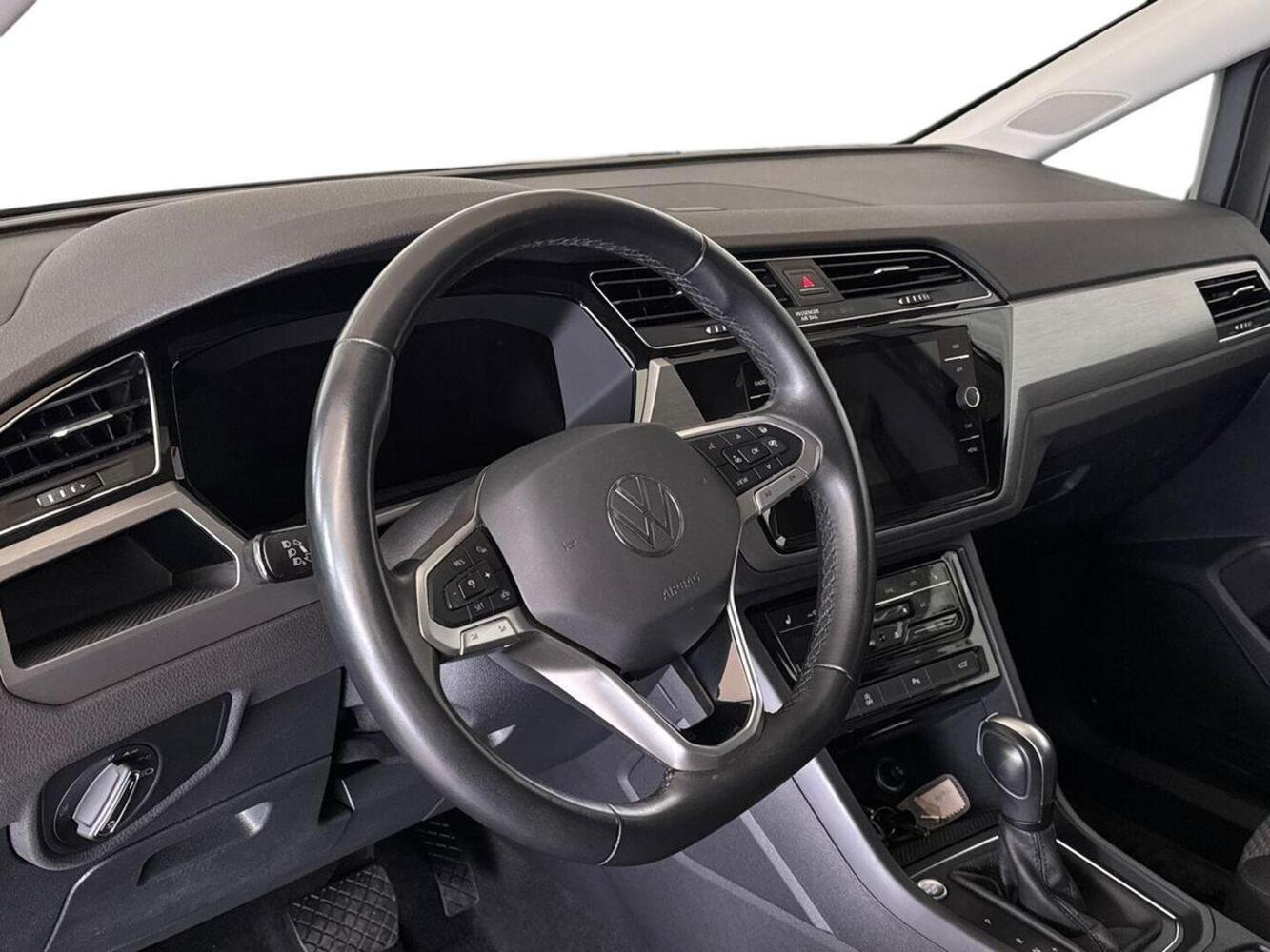 Volkswagen Touran vaihtoauto