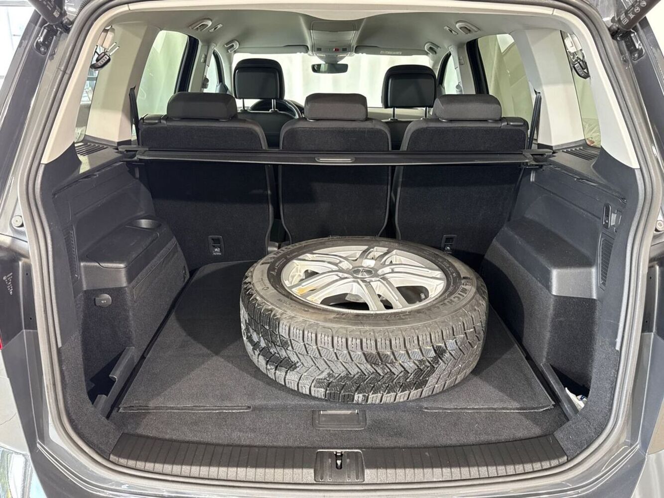 Volkswagen Touran vaihtoauto