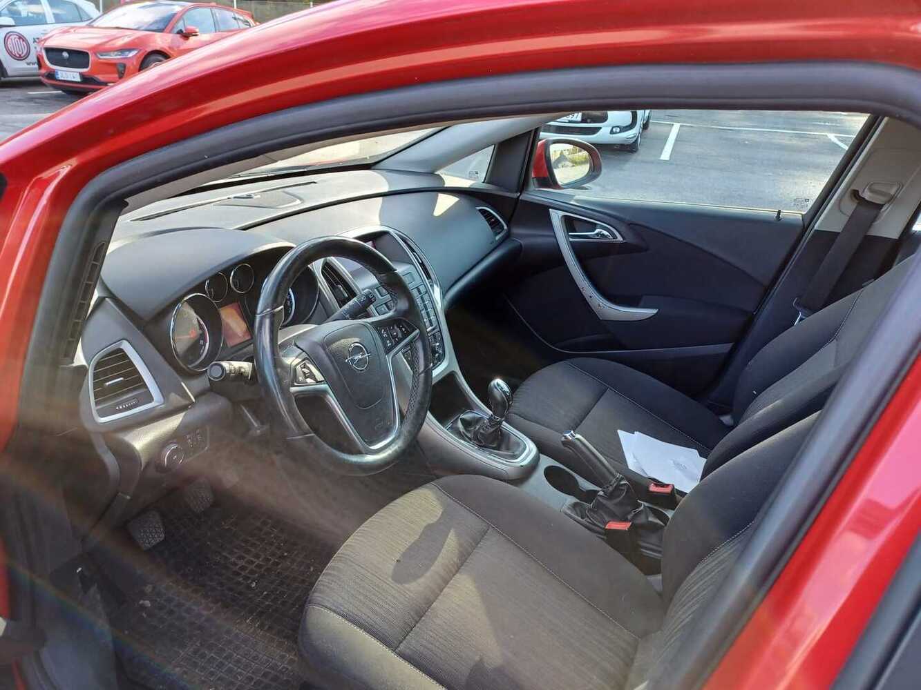 Opel Astra vaihtoauto