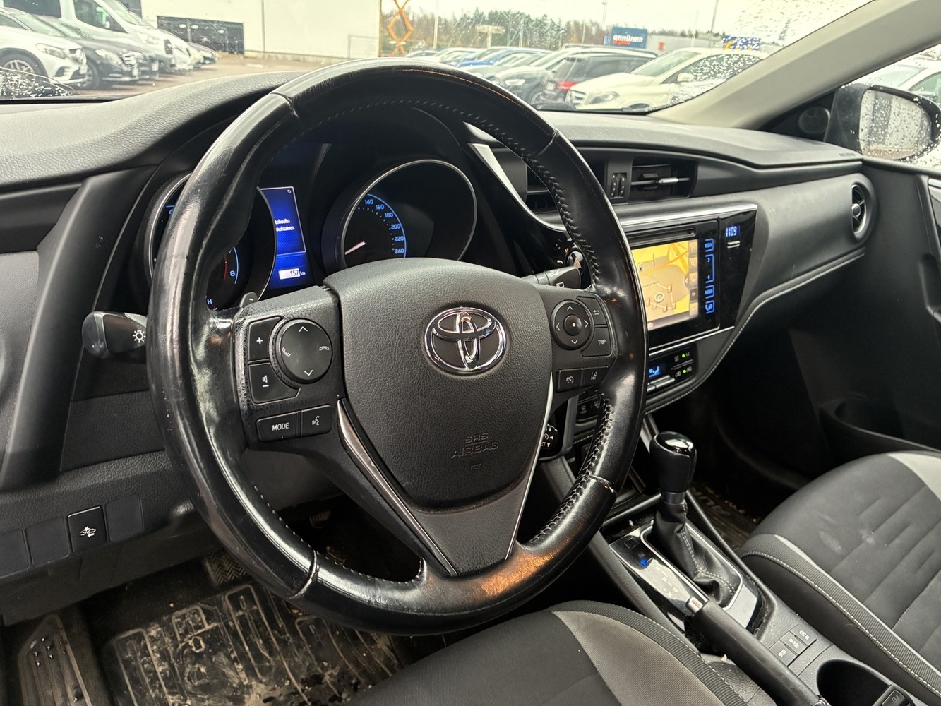 Toyota Auris vaihtoauto