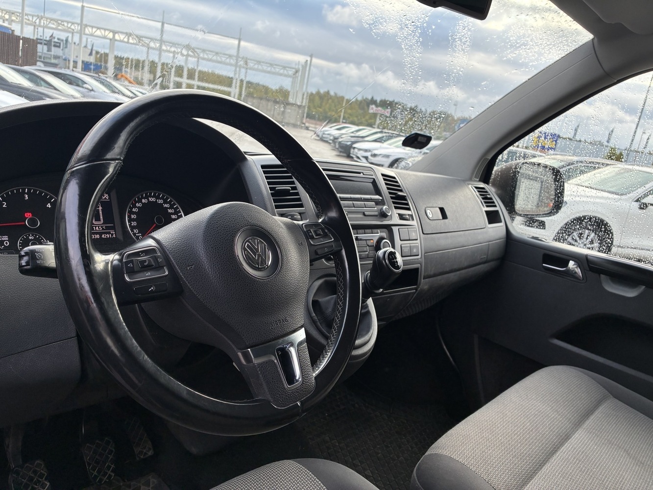 Volkswagen Caravelle vaihtoauto